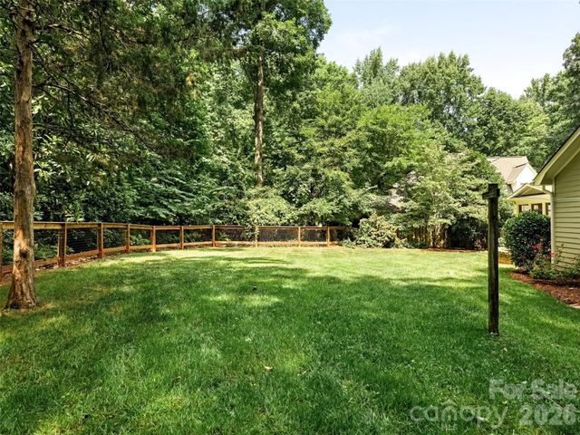 325 Stratfordshire Drive, Matthews, NC 28105