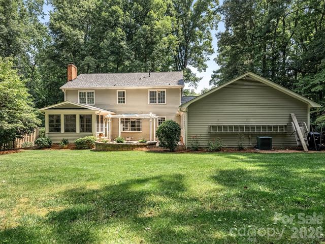325 Stratfordshire Drive, Matthews, NC 28105
