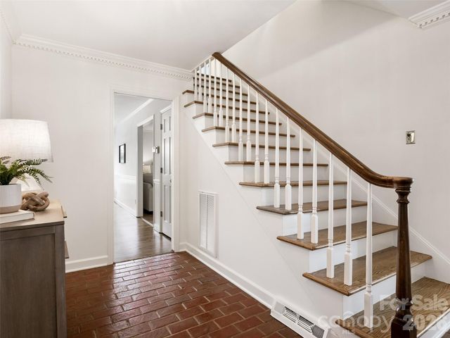 325 Stratfordshire Drive, Matthews, NC 28105