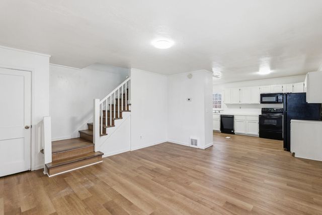 703-709 S Hydraulic St, Wichita, KS 67211