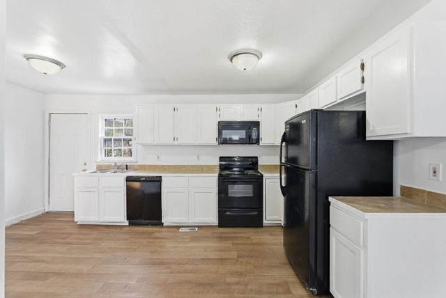 703-709 S Hydraulic St, Wichita, KS 67211