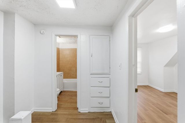 703-709 S Hydraulic St, Wichita, KS 67211