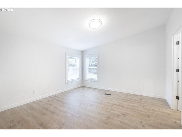 1282 E 3RD St, Lafayette, OR 97127