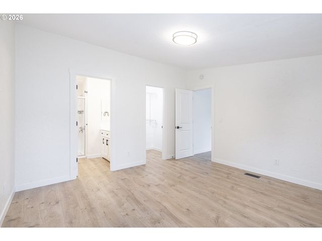 1282 E 3RD St, Lafayette, OR 97127