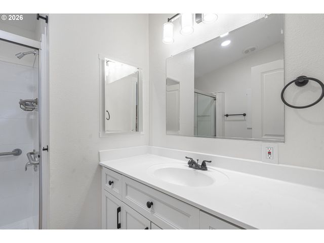 1282 E 3RD St, Lafayette, OR 97127