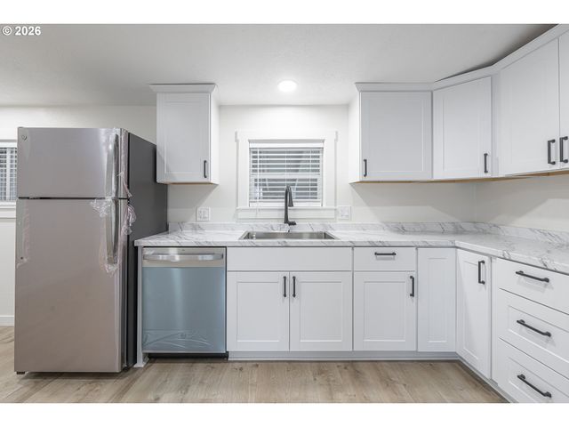 1282 E 3RD St, Lafayette, OR 97127