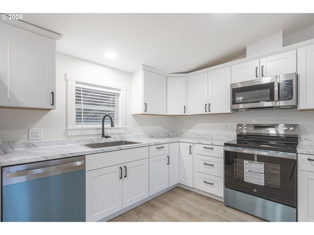 1282 E 3RD St, Lafayette, OR 97127