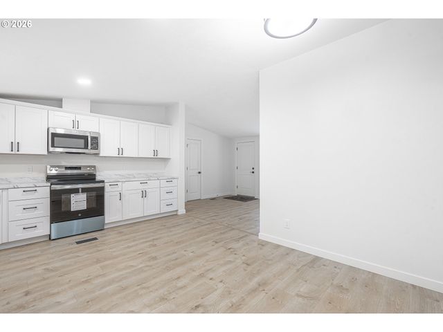 1282 E 3RD St, Lafayette, OR 97127