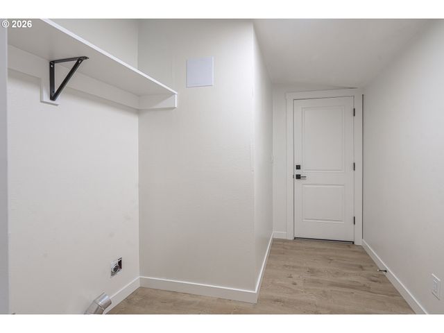 1282 E 3RD St, Lafayette, OR 97127