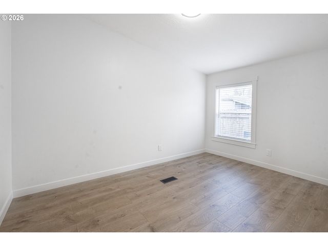 1282 E 3RD St, Lafayette, OR 97127