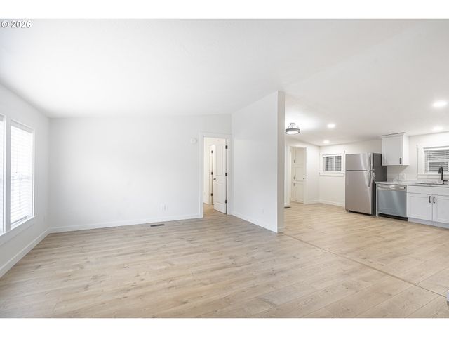 1282 E 3RD St, Lafayette, OR 97127