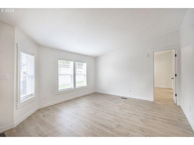 1282 E 3RD St, Lafayette, OR 97127