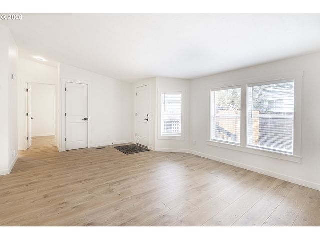 1282 E 3RD St, Lafayette, OR 97127