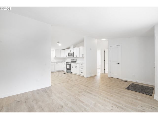 1282 E 3RD St, Lafayette, OR 97127