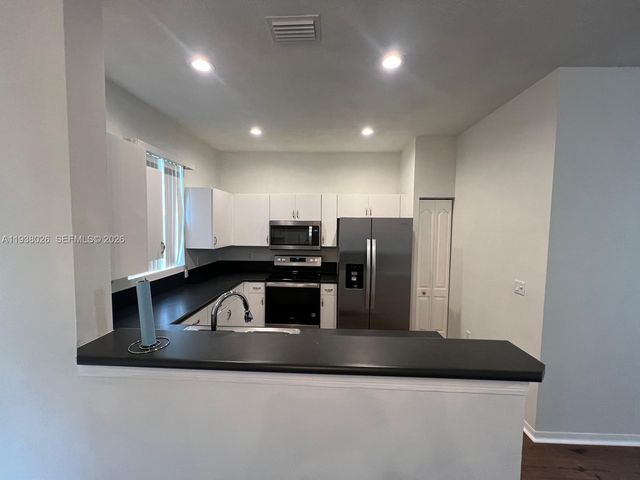 336 River Bluff Ln, Royal Palm Beach, FL 33411