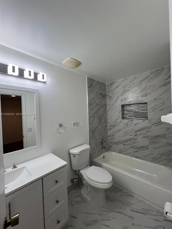 336 River Bluff Ln, Royal Palm Beach, FL 33411