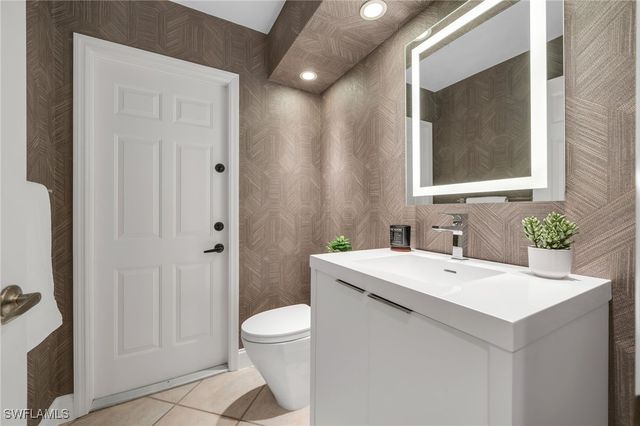 404 Bayside AVE, Naples, FL 34108