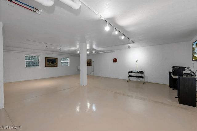 404 Bayside AVE, Naples, FL 34108