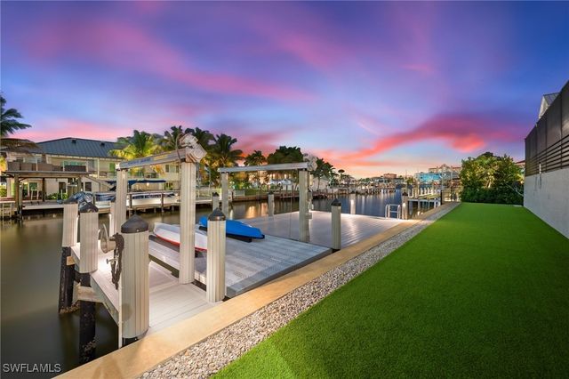 404 Bayside AVE, Naples, FL 34108