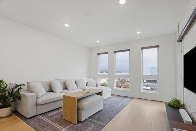 3512 Vision 512, Fremont, CA 94538