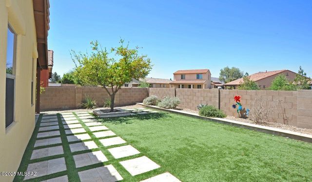 8573 N Western Juniper Terrace, Tucson, AZ 85743