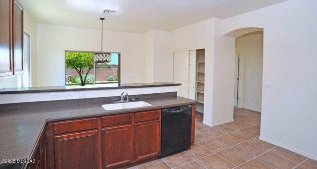 8573 N Western Juniper Terrace, Tucson, AZ 85743