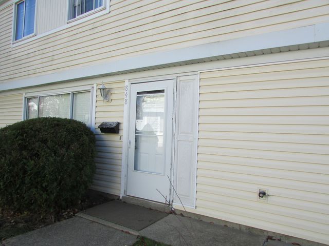 848 Oxford Place, Wheeling, IL 60090