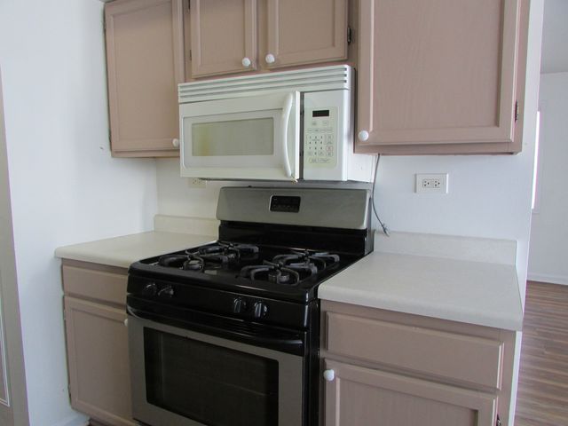 848 Oxford Place, Wheeling, IL 60090