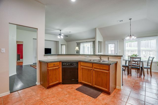 2720 Pinnacle Drive, Burleson, TX 76028