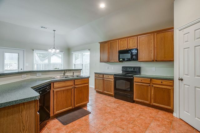 2720 Pinnacle Drive, Burleson, TX 76028