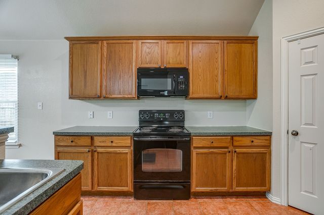 2720 Pinnacle Drive, Burleson, TX 76028
