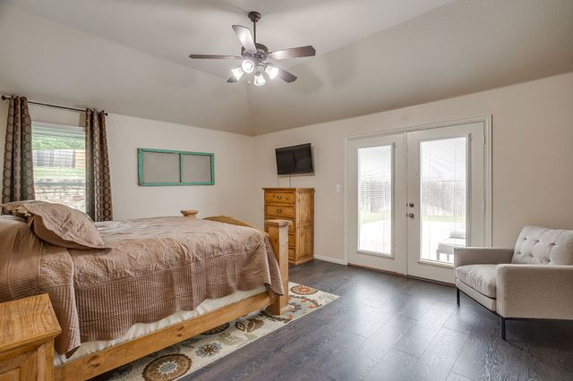 2720 Pinnacle Drive, Burleson, TX 76028