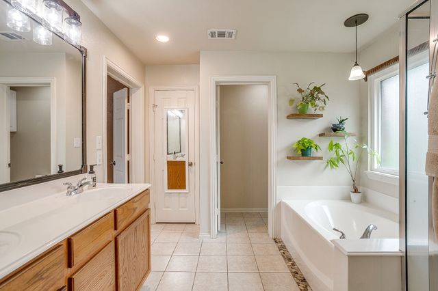 2720 Pinnacle Drive, Burleson, TX 76028