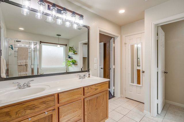 2720 Pinnacle Drive, Burleson, TX 76028