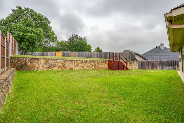 2720 Pinnacle Drive, Burleson, TX 76028
