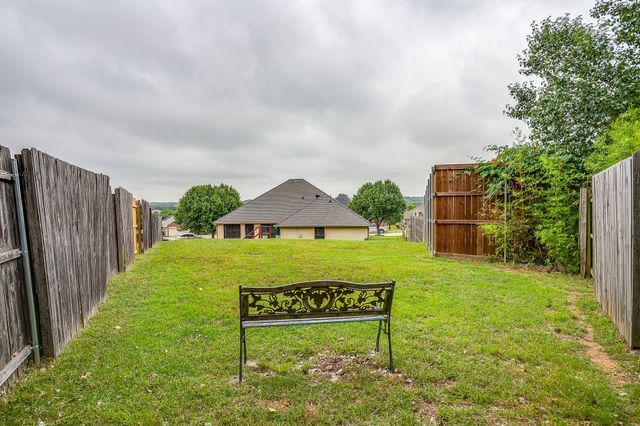 2720 Pinnacle Drive, Burleson, TX 76028