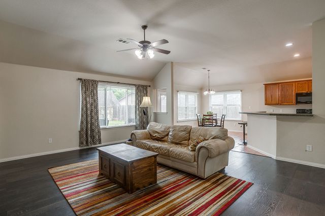 2720 Pinnacle Drive, Burleson, TX 76028