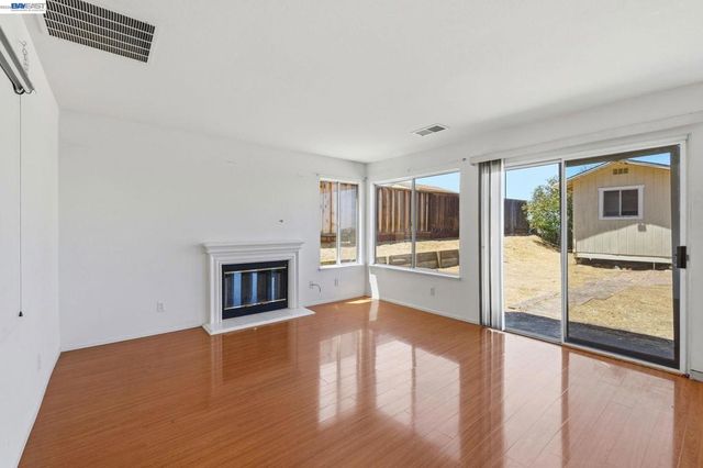 9 Beechwood Ct, Pittsburg, CA 94565