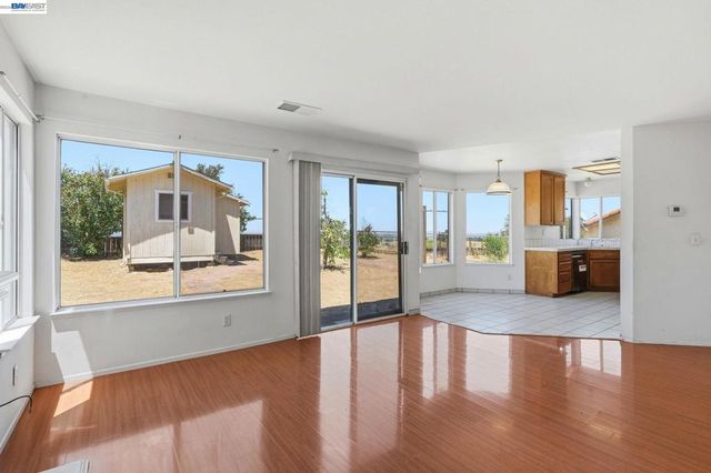 9 Beechwood Ct, Pittsburg, CA 94565