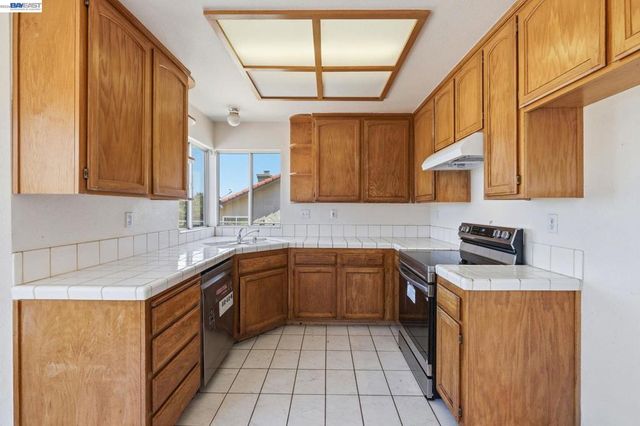 9 Beechwood Ct, Pittsburg, CA 94565