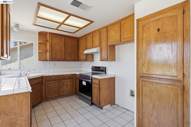 9 Beechwood Ct, Pittsburg, CA 94565
