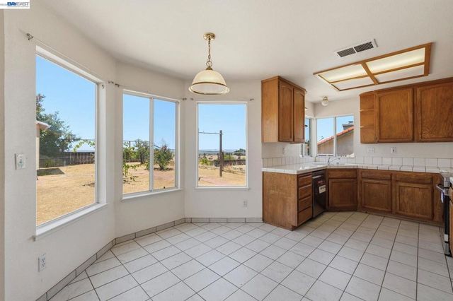 9 Beechwood Ct, Pittsburg, CA 94565