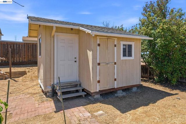 9 Beechwood Ct, Pittsburg, CA 94565