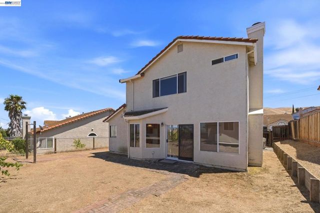 9 Beechwood Ct, Pittsburg, CA 94565