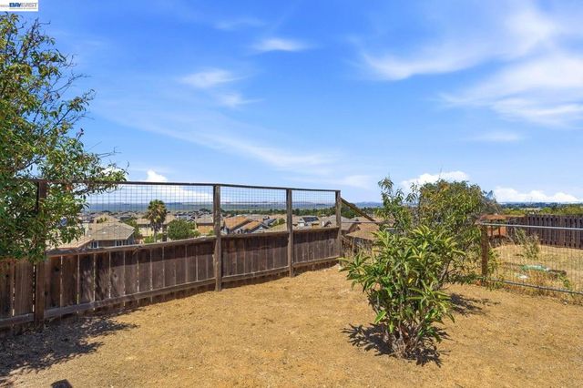 9 Beechwood Ct, Pittsburg, CA 94565