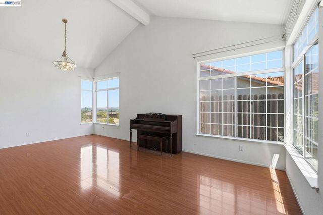 9 Beechwood Ct, Pittsburg, CA 94565