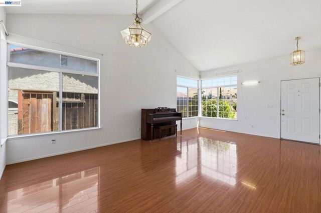9 Beechwood Ct, Pittsburg, CA 94565