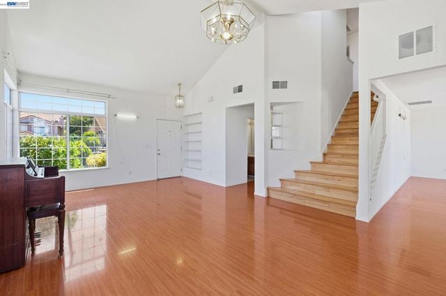 9 Beechwood Ct, Pittsburg, CA 94565