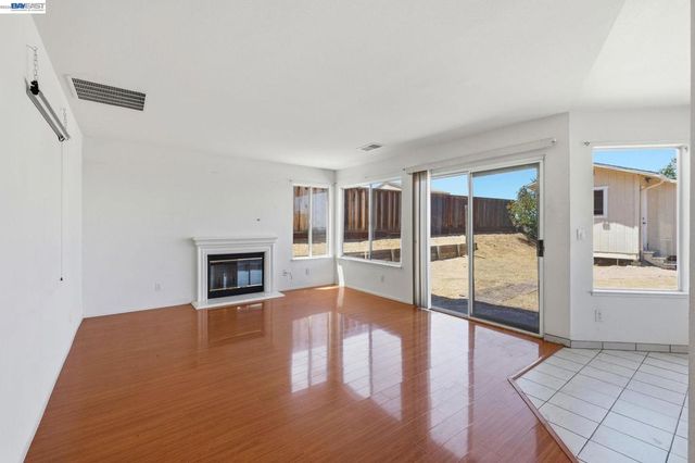 9 Beechwood Ct, Pittsburg, CA 94565