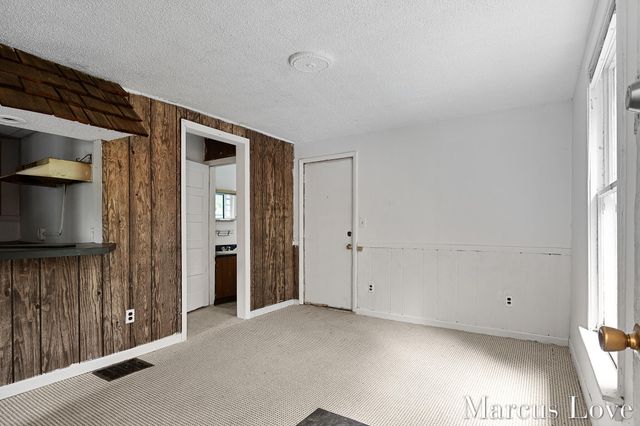233 Hollister Avenue Se, City Of Grand Rapids, MI 49506